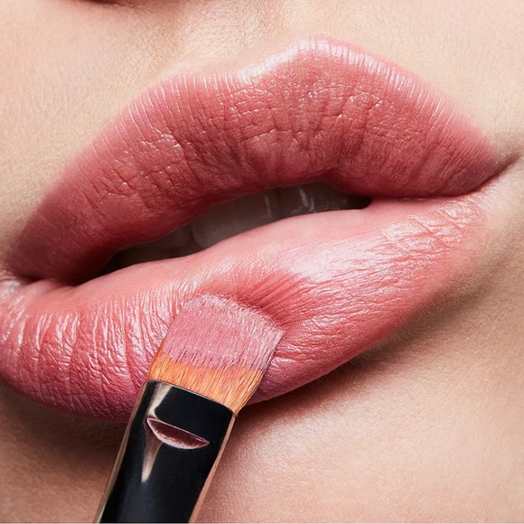 MAC BRAVE Satin Lipstick 3g: creamy, long-lasting lipstick. - Picture 3 of 6